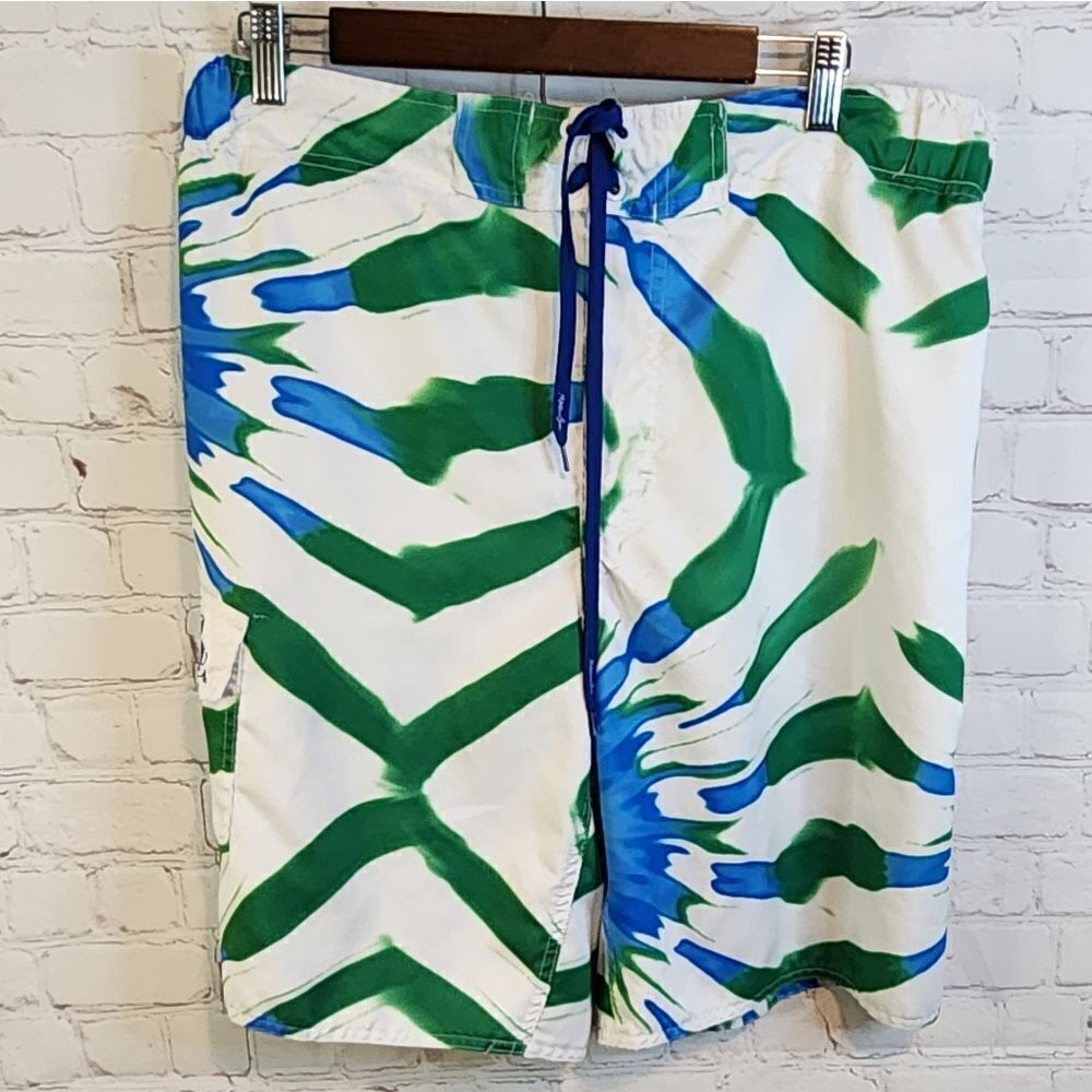 Men's Maui & Sons swim trunks, size Medium